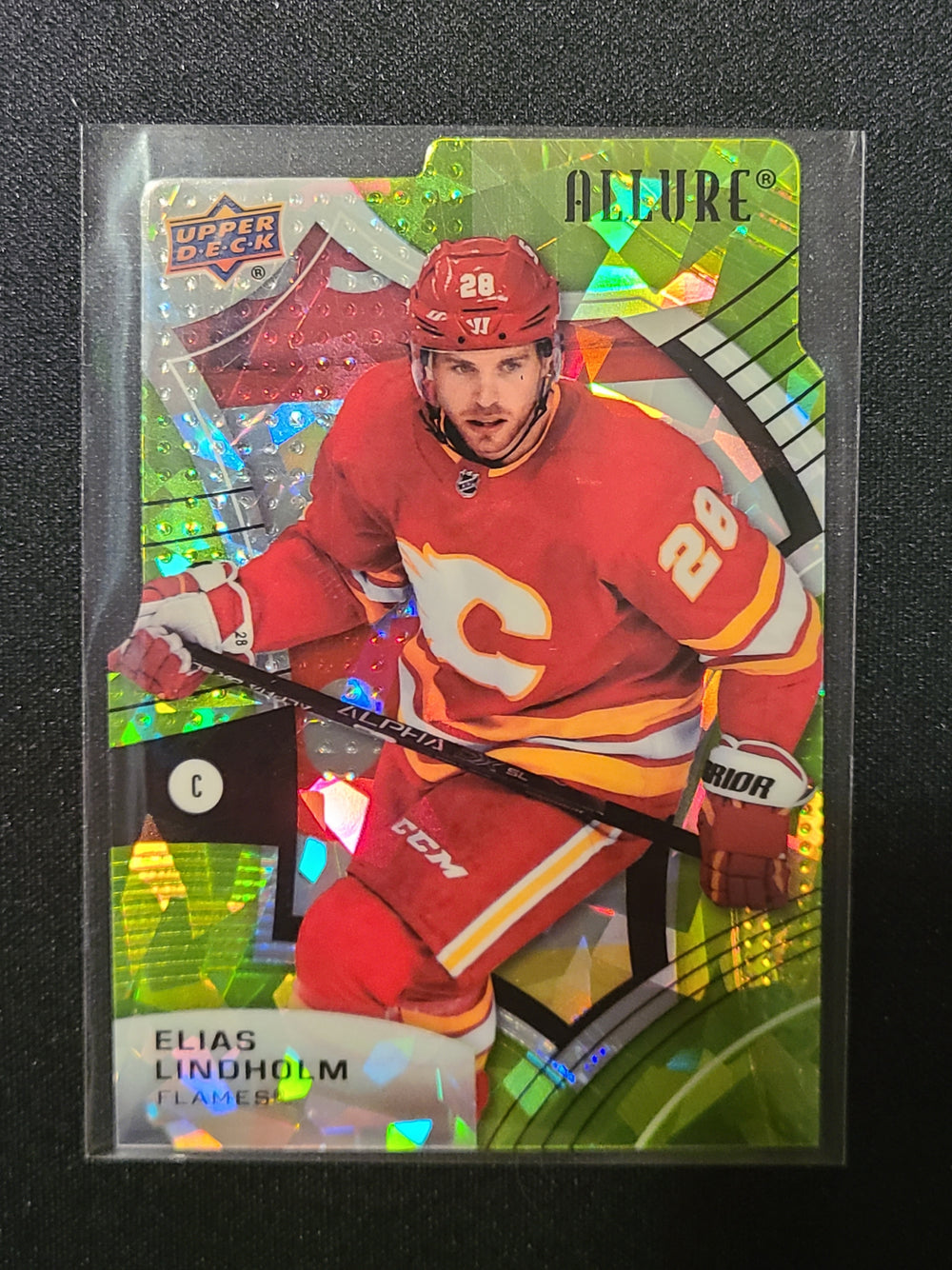 2021-22 Allure Green Rainbow #77 Elias Lindholm Calgary Flames 8/99