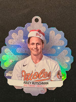 
              2023 Topps Holiday Baseball Ornaments (List)
            